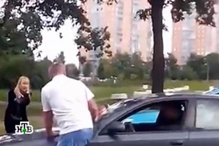 Топор против иномарки: кто победит?