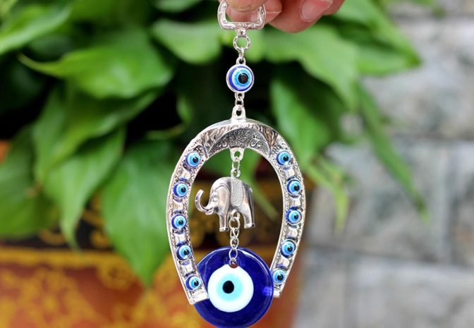 Обереги от сглаза и порчи массово скупают жители России