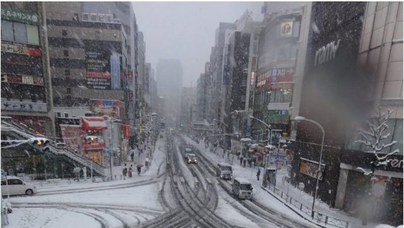 В Токио отменены 67 авиарейсов из-за снегопада