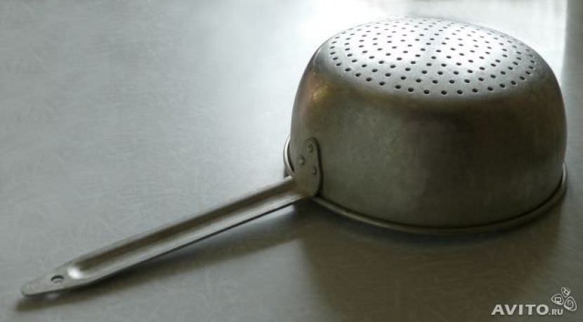 Девушка задушила домогавшегося ее отца дуршлагом