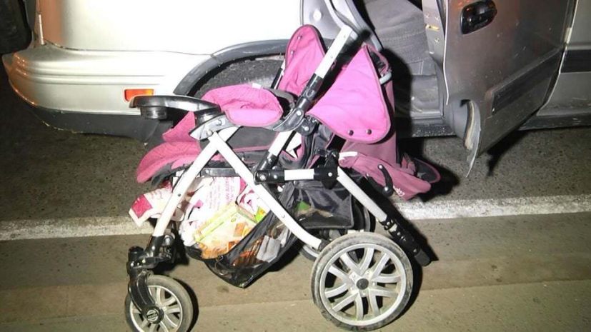 Под колеса автомобиля попала женщина с ребенком (ФОТО)