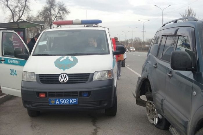 Легковой автомобиль въехал в трактор: есть пострадавшие (ФОТО)