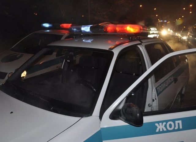 Полицейские подрались с водителями в АстанеЭксклюзив