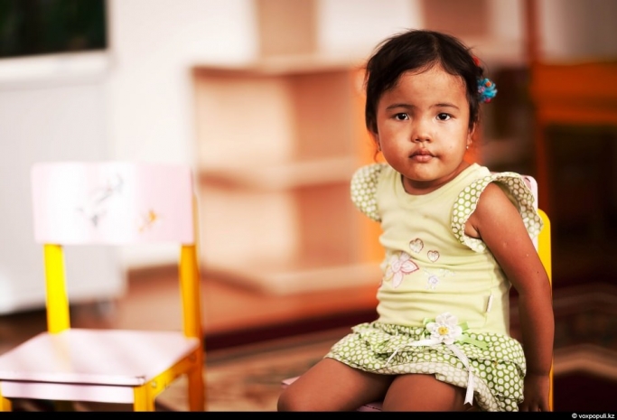 Токсичную одежду закупили для детей-инвалидов в интернате Алматы