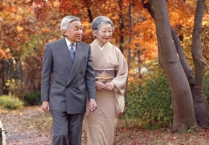 Почти 60 тысяч японцев пришли поздравить императора с Новым годом