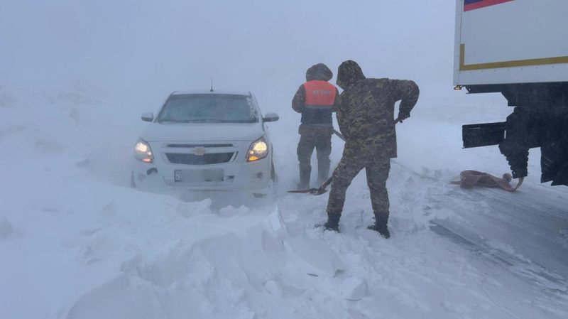 760 адам қар құрсауынан эвакуацияланды