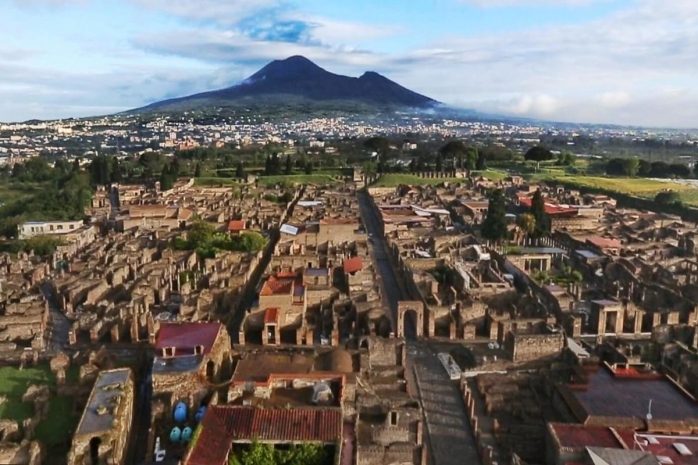 Италия открывает для туристов Помпеи