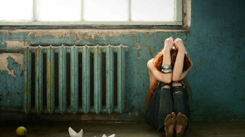 Мужчина застрелил двух человек и захватил заложника на Иссык-Куле