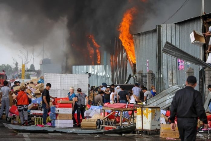 Ночью в Алматы снова горел рынок