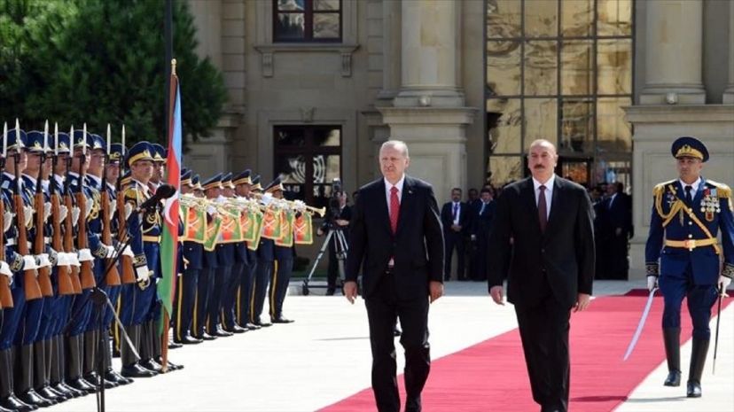 В Баку проходит парад по случаю 100-летия освобождения города