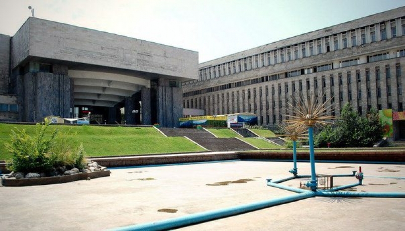 Б. Байбек рассказал о судьбе Дома политпросвещения