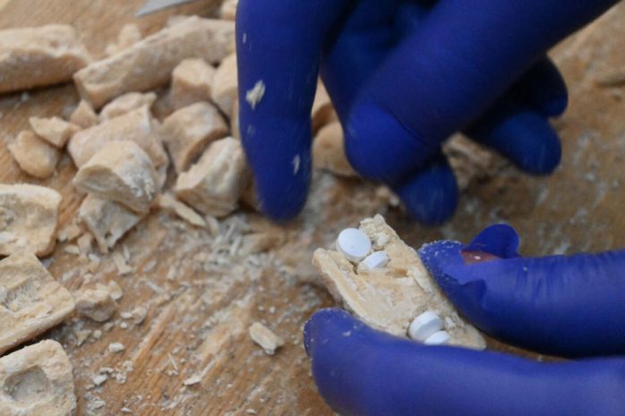 Таблетки трамадола в батончиках пытались передать в СИЗО Мангистау