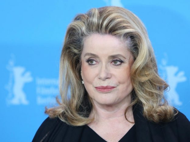 Катрин Денёв извинилась за призыв разрешить мужчинам приставать к женщинам