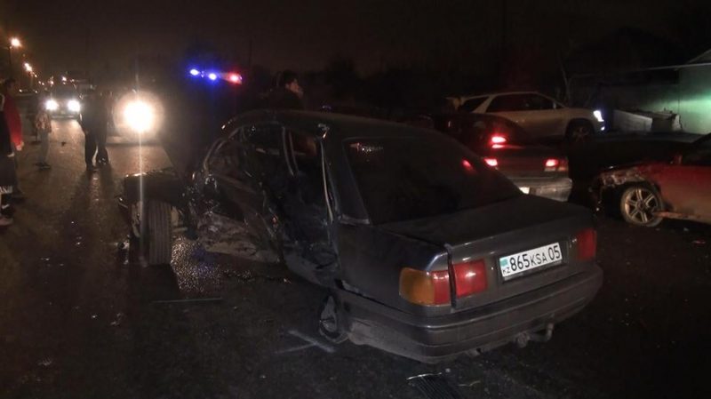 Четыре человека пострадали в ДТП в Алматы