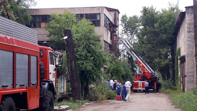 В Алматы произошел пожар на машзаводе им. Кирова