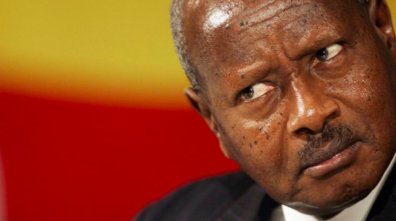 Глава Уганды заступился за налог на социальные сети