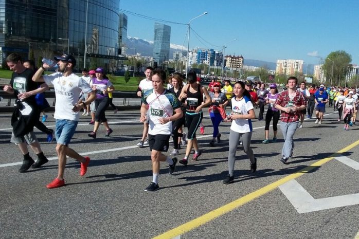 Участник Алматинского полумарафона скончался за квартал до финиша