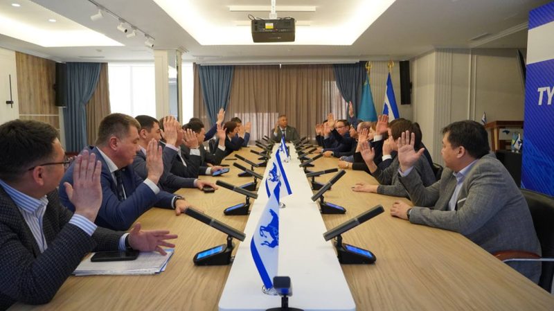 Партия «Ақ жол» распределила мандаты депутатов