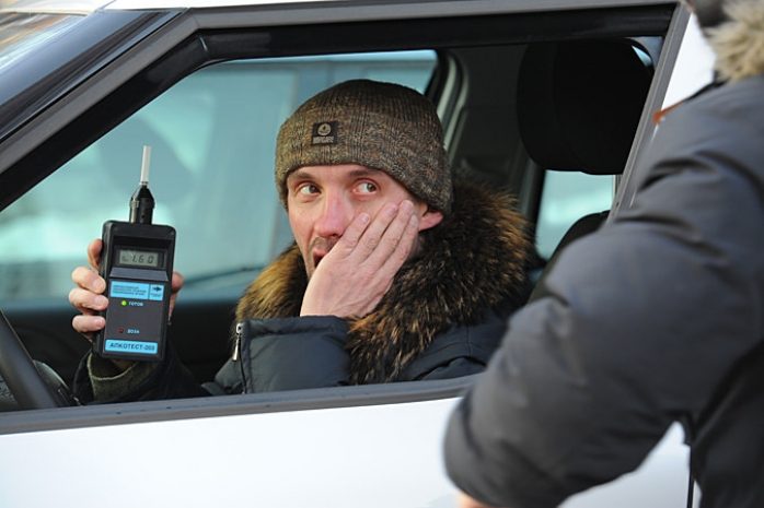 В Кокшетау полковника ЧС лишили водительских прав