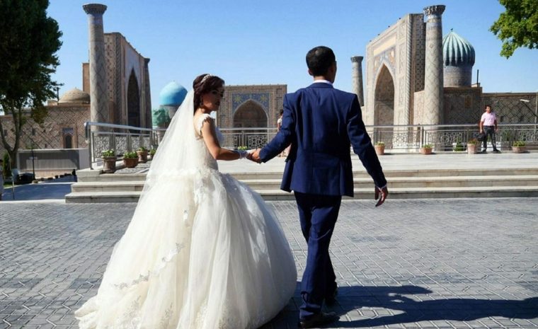 Молодоженам разрешили иметь двойную фамилию в Узбекистане