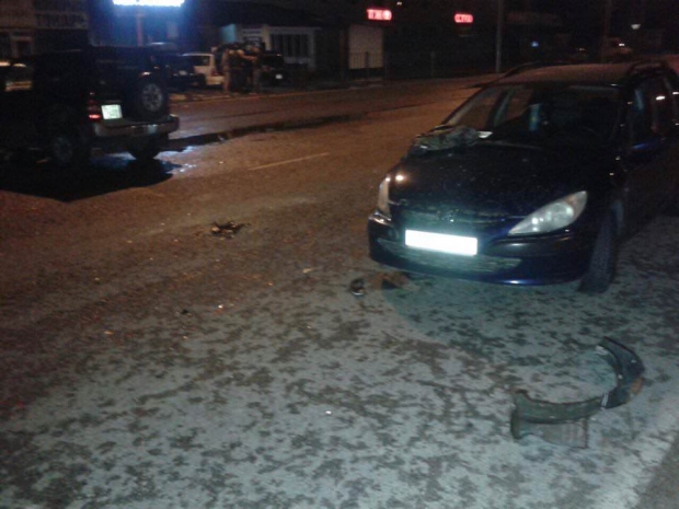 Джип сбил водителей другого ДТП в Алматы