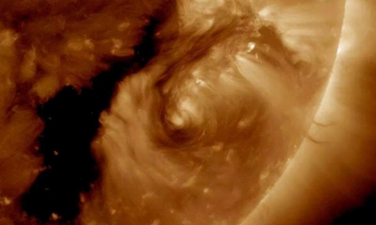 Учёные обнаружили плазменную бурю на Солнце