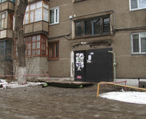 Рухнувший козырек в Павлодаре будут восстанавливать жильцы за свой счет