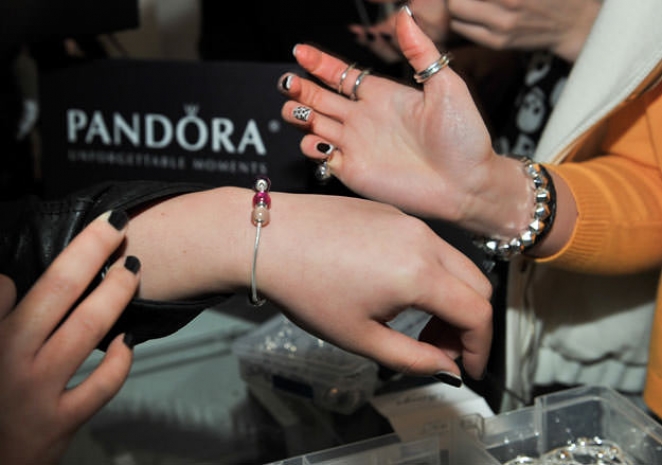 Максим Ноготков поделился ювелирной сетью Pandora со Сбербанком