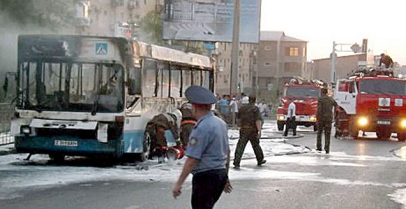 Маршрутный автобус сгорел во время движения в Шымкенте