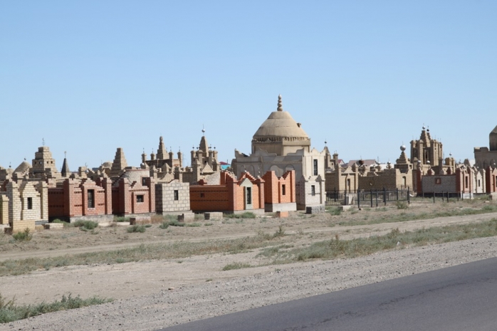 В ЮКО река вымыла останки усопших из могил