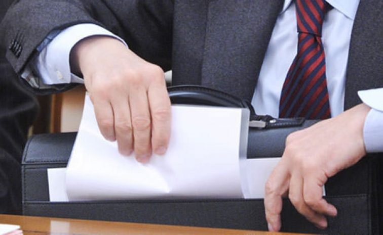 Чиновников Мангистауской области посадили за парты