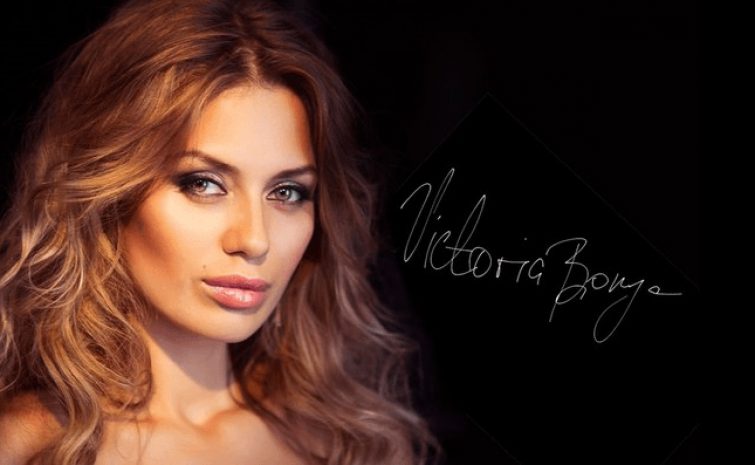 Викторию Боню ограбили в поезде