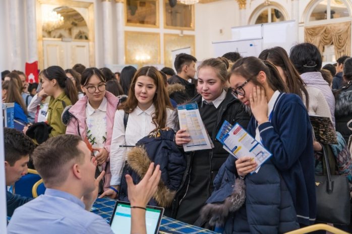 20 тысяч грантов для обучения за рубежом привезут в Атырау