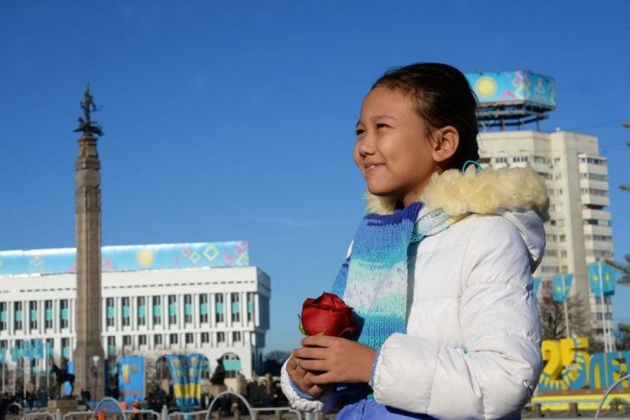 В Алматы возложили цветы к Монументу Независимости РК