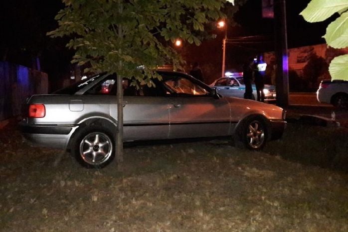 В Алматы иномарка сбила двух пешеходов, ловивших такси