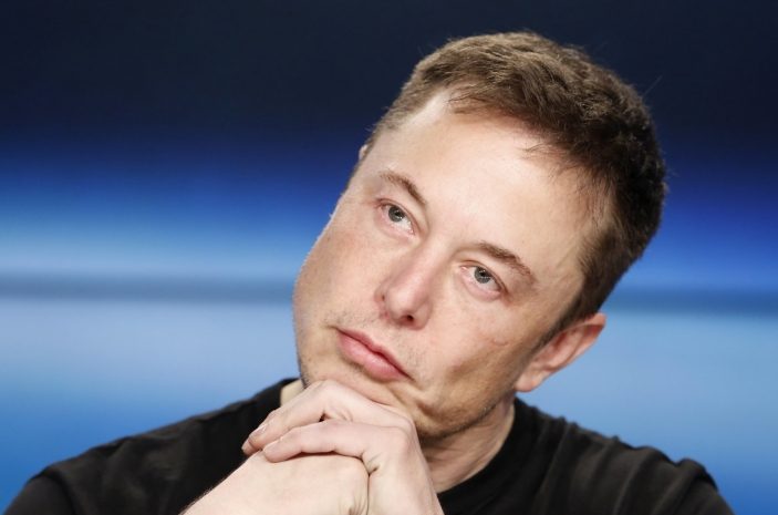 Twitter собирается заставить главу Tesla купить соцсеть