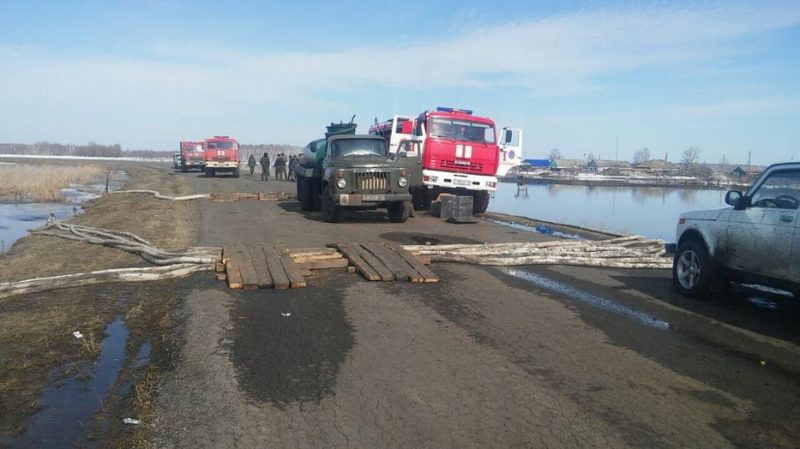 Около 5 тыс. спасателей борются с паводками