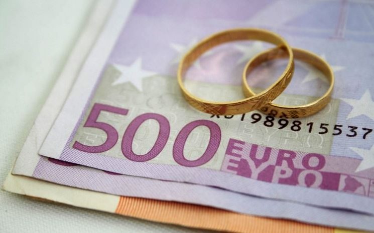 Депутаты против «свадебных кредитов» в Казахстане